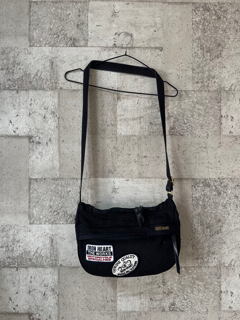 IRON HEART 黒鎧 ショルダーバッグ