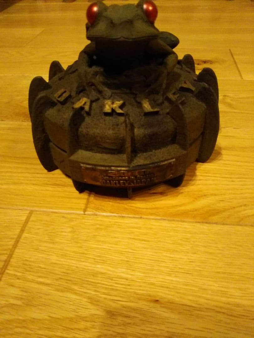 OAKLEY JAPAN 2010 蛙 カエル 置物 インテリア オークレイ