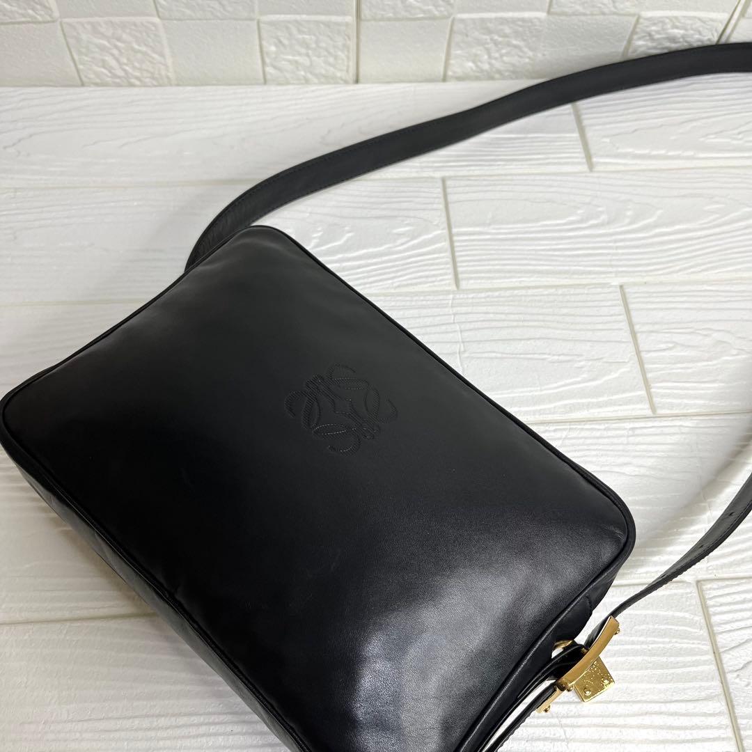 ✨極美品✨☘️LOEWE☘️✨ショルダーバッグ✨アナグラム✨ゴールド金具✨本革✨