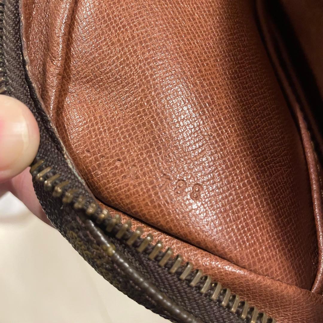 LOUIS VUITTON ポルト ドキュマン ヴォワヤージュ モノグラム