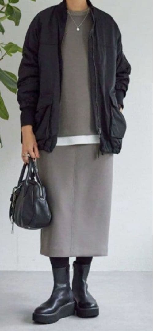 新品タグ付き　ビアズリー ダンボールパフトレーナー セットアップ プレゼント付き