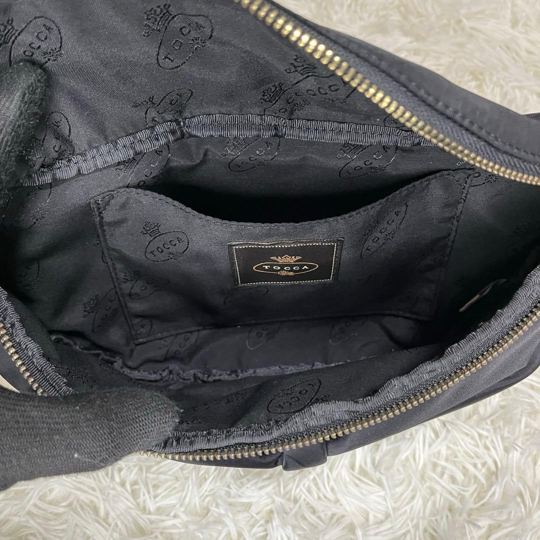 【美品】トッカ RIBBON KNOT ボディバッグ ナイロン 黒