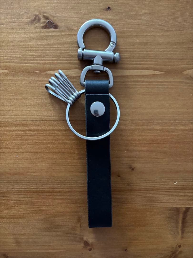 【未使用・美品・タグ付き】ブラックレザーキーホルダー エンダースキーマ