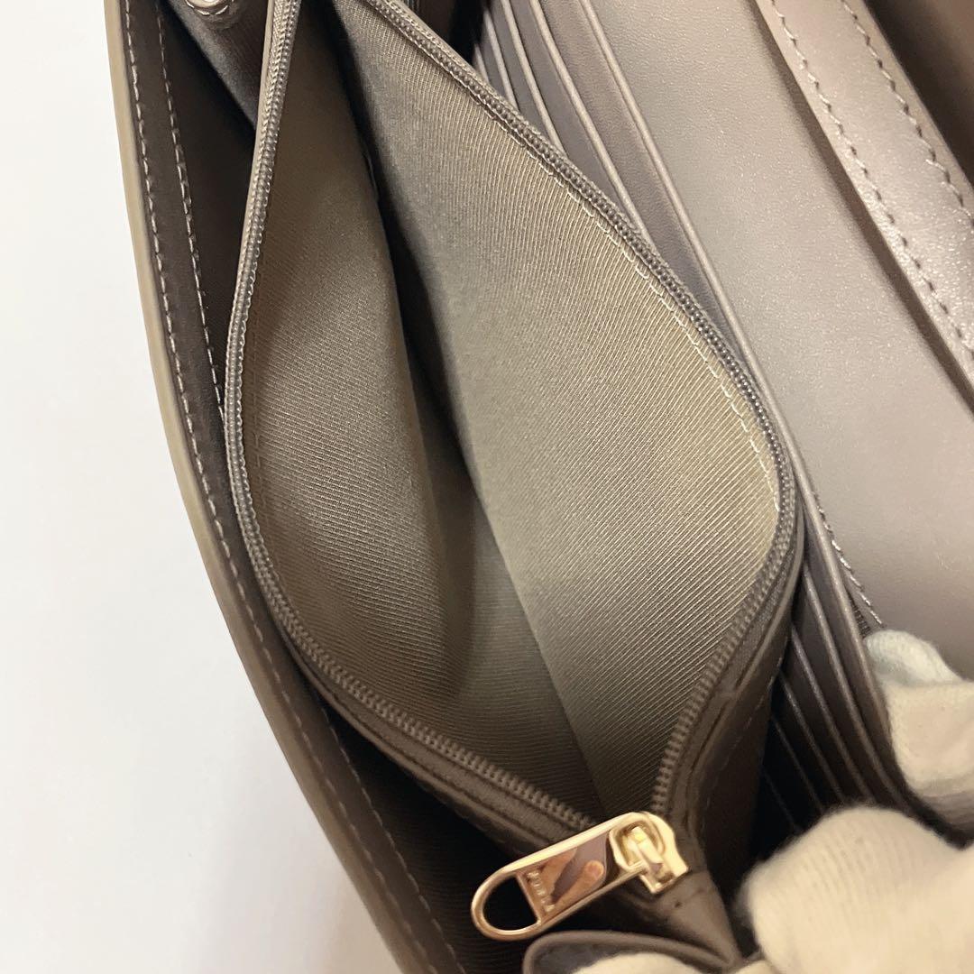 未使用級✨フルラ　Meti ショルダーバッグ　ウォレットショルダー　現行ロゴ　灰