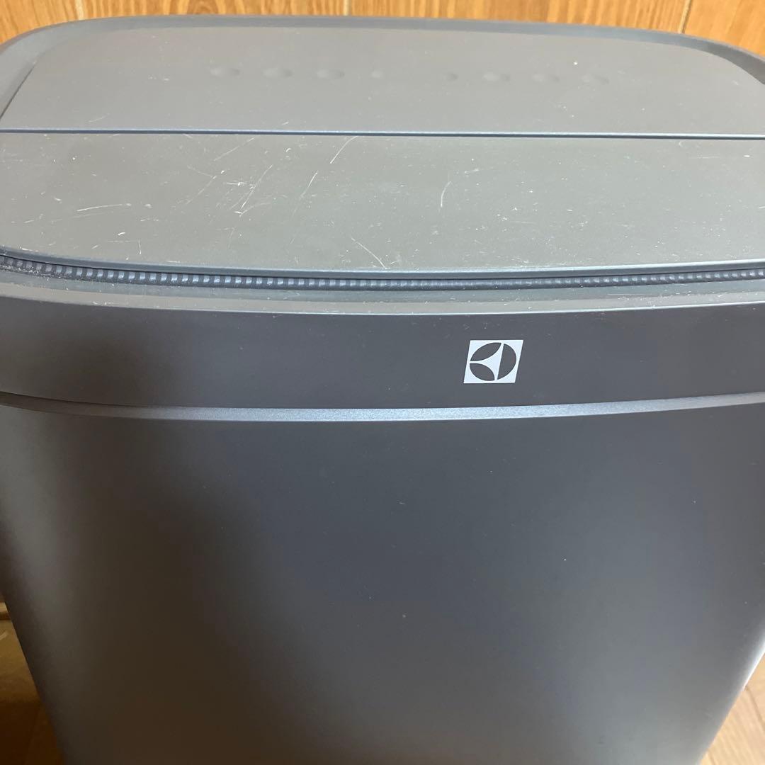 エレクトロラックス 2022年製　空気清浄機付き除湿機 EDH12TRBD3