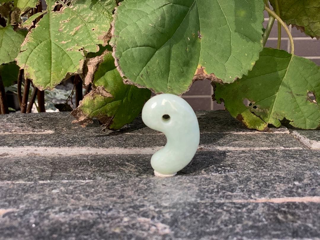 ✳古代からの開運石　糸魚川翡翠ジェダイト勾玉　幸運の守護石です　機械鑑定鑑別書付