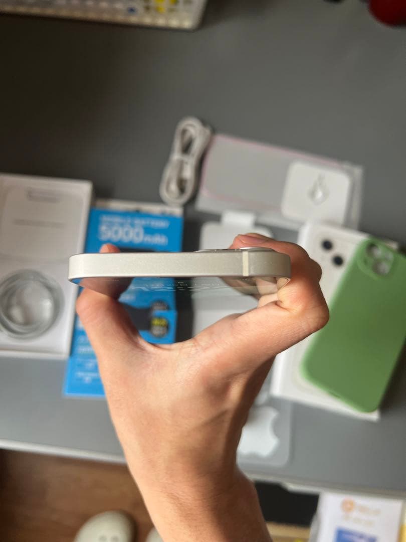 Apple iPhone 13 ホワイト 中古美品 5000mAhバッテリー付き