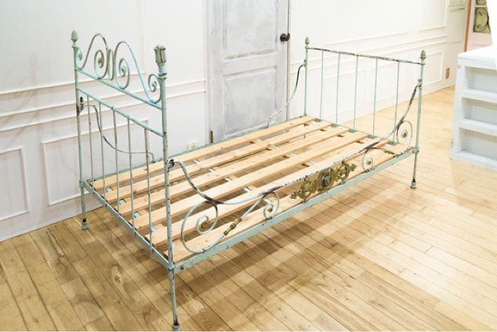 フレンチアンティーク　アイアンベッド　スノコ付き