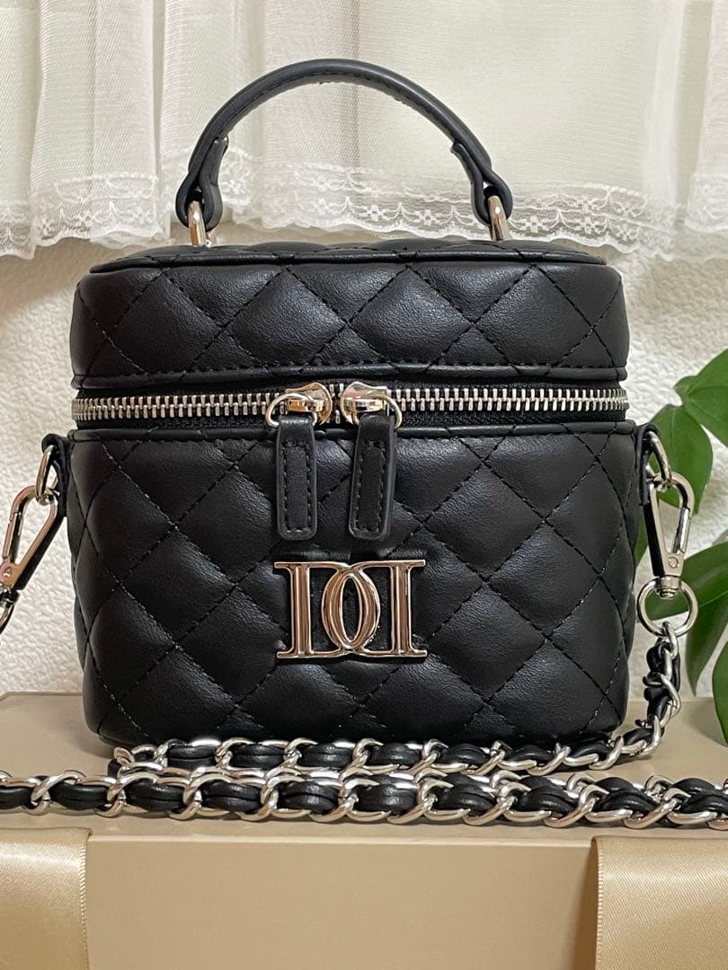 Darichダーリッチ キルティングスクエアミニバック シルバーパーツ ブラック