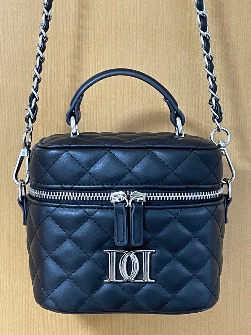 Darichダーリッチ キルティングスクエアミニバック シルバーパーツ ブラック