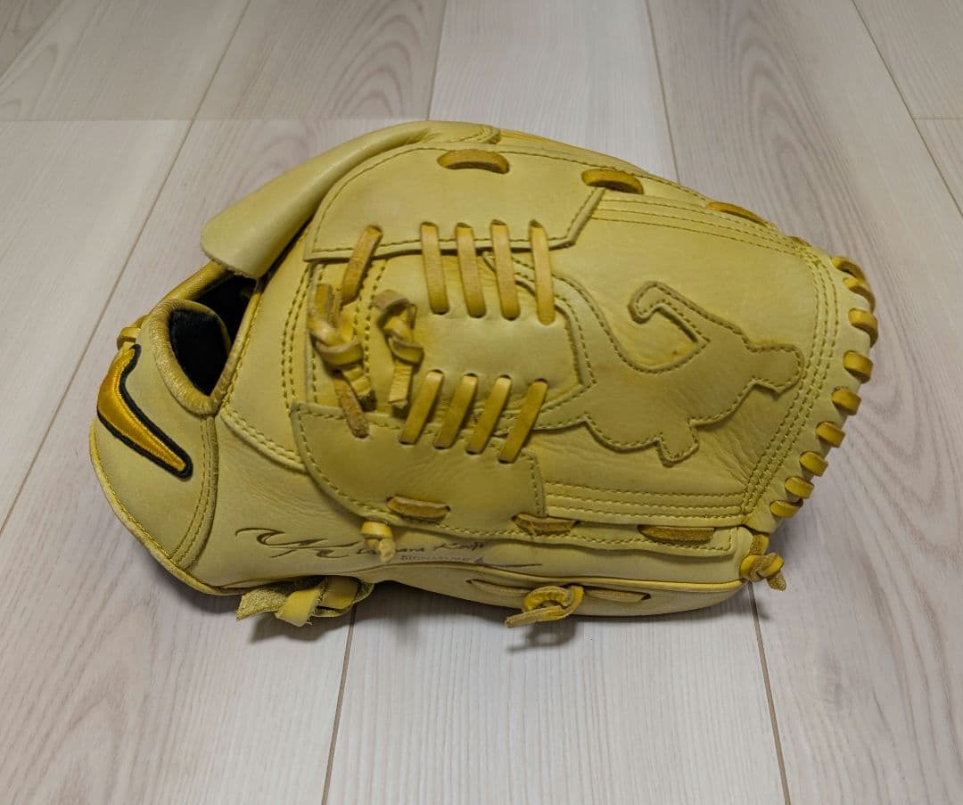 Nike 軟式グローブ イエロー Signature Model　シグネチャー