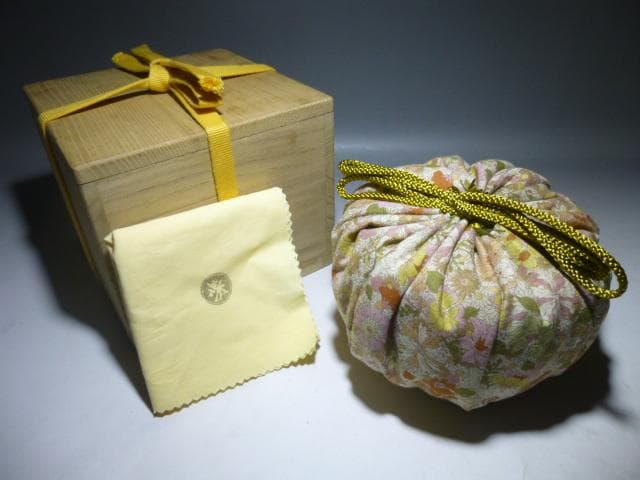 楽吉左衛門　十五代　直入　黒茶碗／共箱共布／表千家十四代　而妙斎極め／銘「松寿」