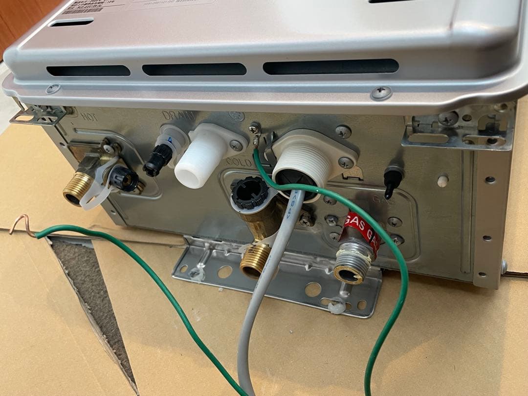 処分SALE！　美品　Rinnai ガス給湯器 リモコン　未使用配管カバー