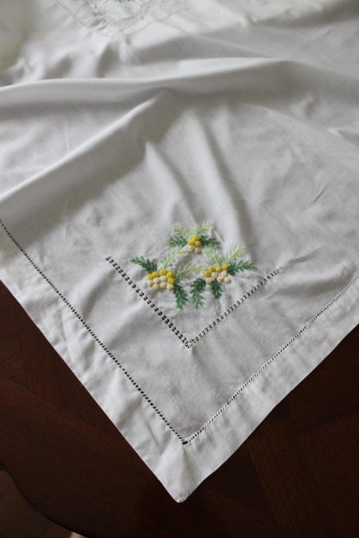 ミモザのテーブルクロス