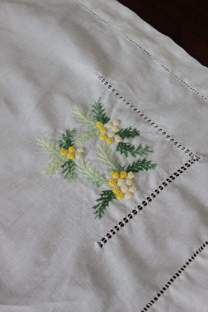 ミモザのテーブルクロス