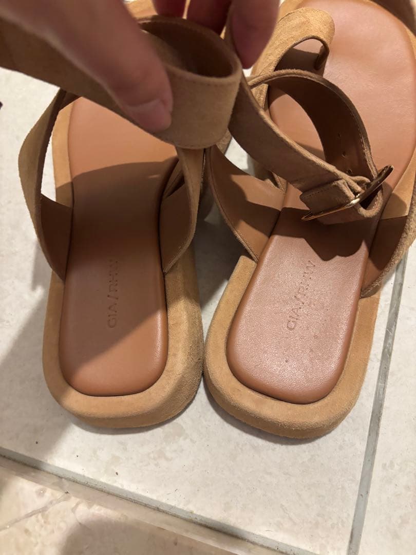 美品！アパルトモン　ジア ボルギーニ】 SUEDE ANKLE STRAP