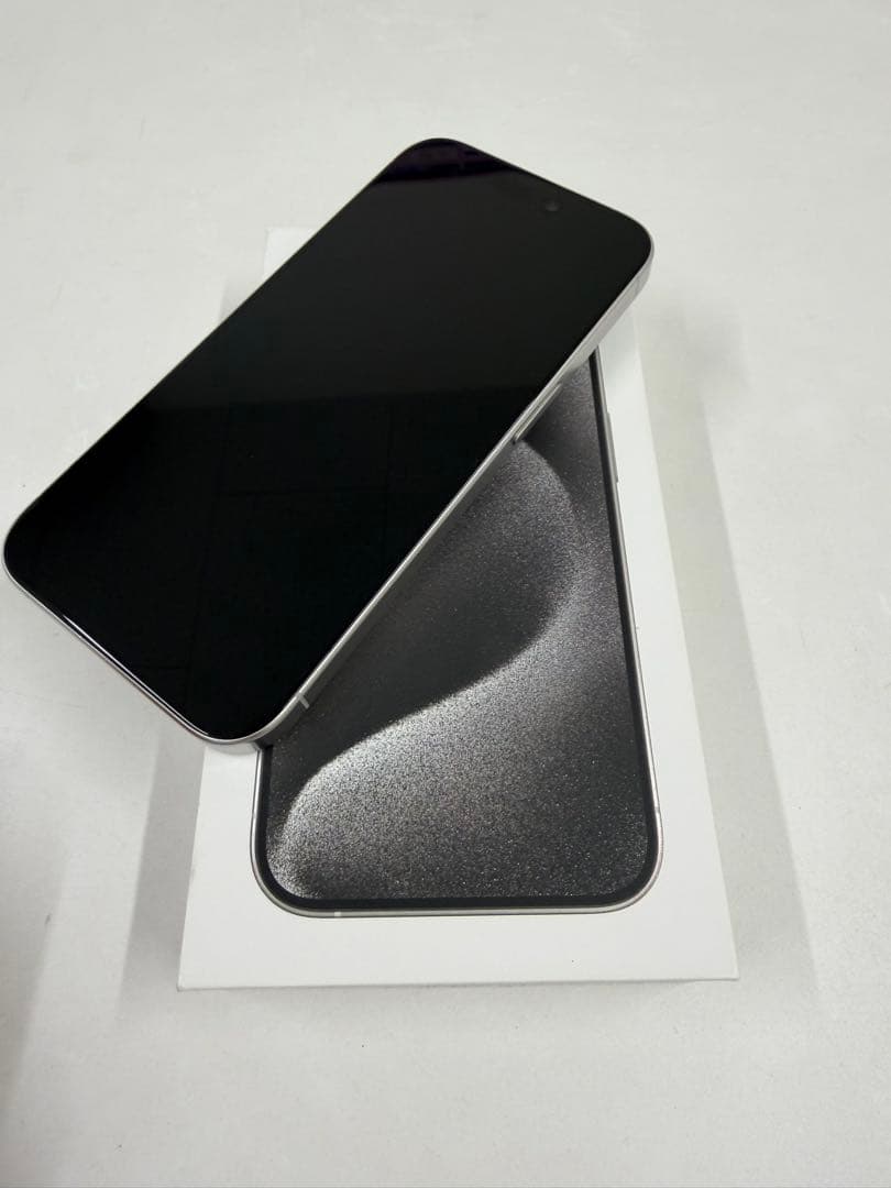 iPhone 15Pro ホワイトチタニウム　本体