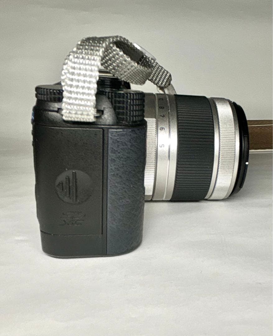 【ジャンク 】ペンタックスPENTAX Q10 専用ケース、バッテリー×5本