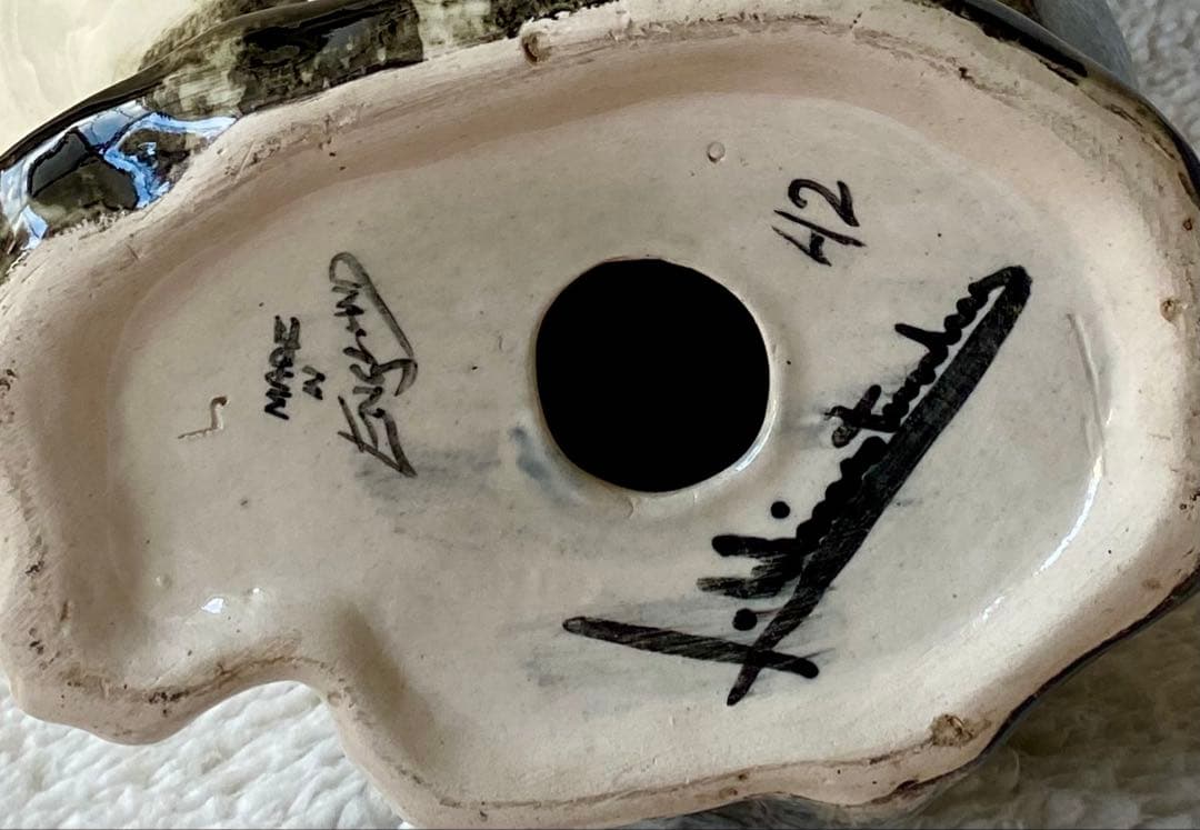 モデルNo.42 ウィンスタンレイキャット　初期作品　ハチワレ猫　貫入無し❣️