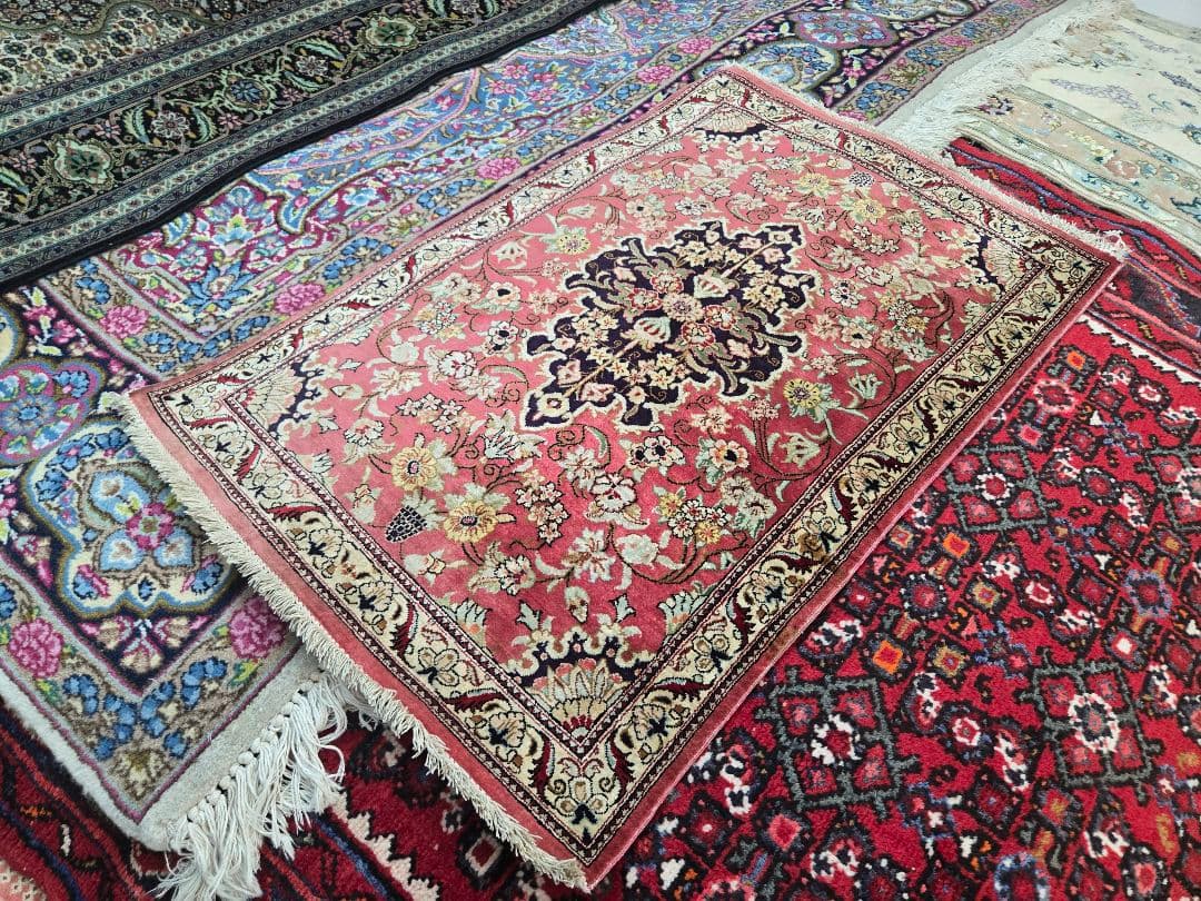 ペルシャ絨毯本物保証クム産100%手織り天然シルク花柄赤玄関マット84×55cm