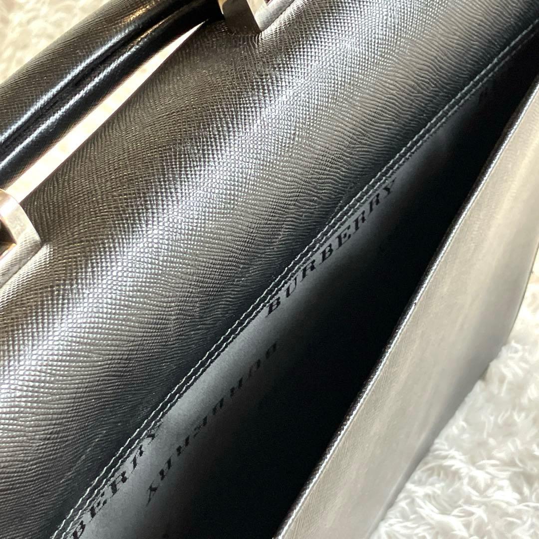 【美品】Burberry 高級ビジネスバッグ　ダレスバッグ　鍵付き