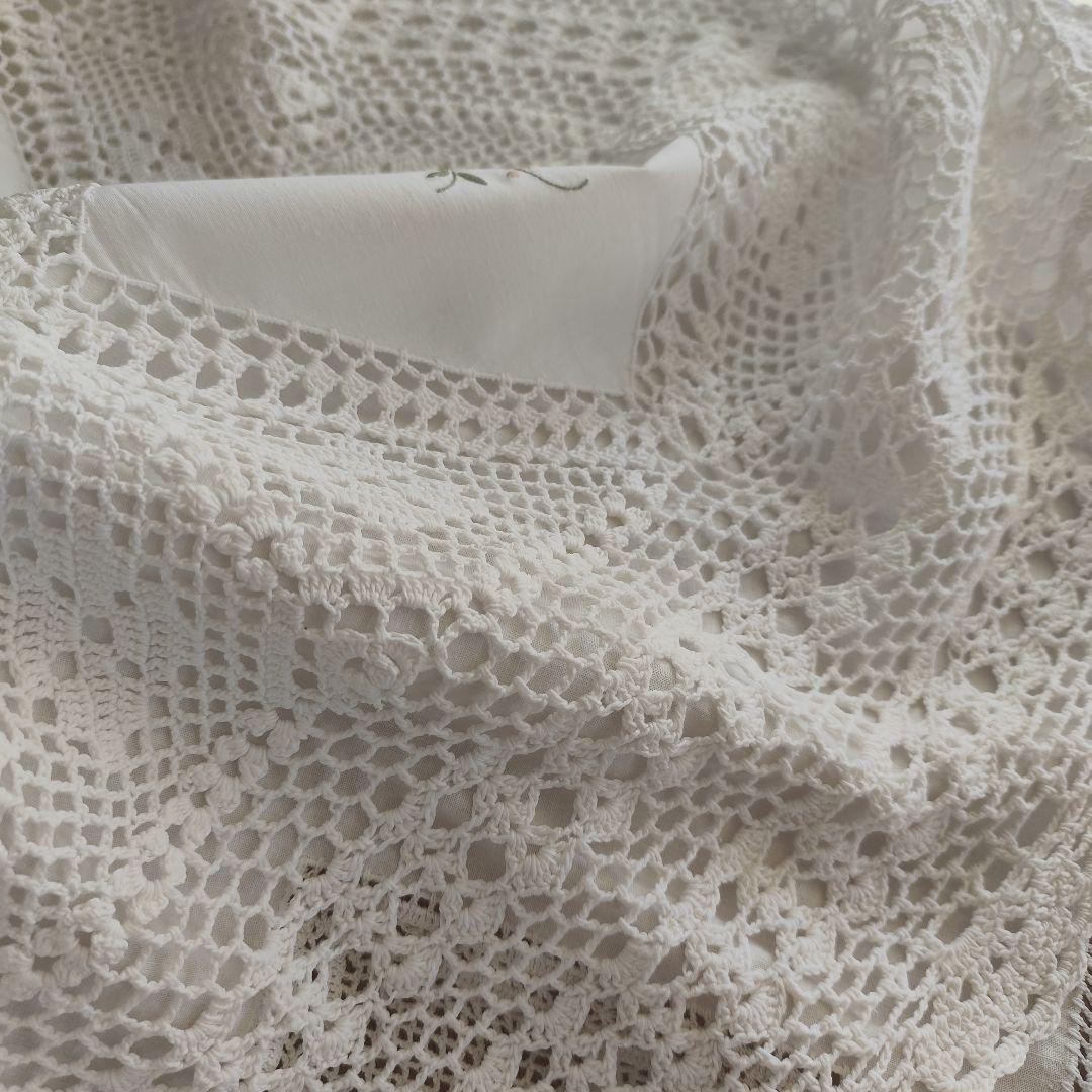 イギリスヴィンテージ　クロッシェ編みレース　色糸刺繍パネル　マルチカバー