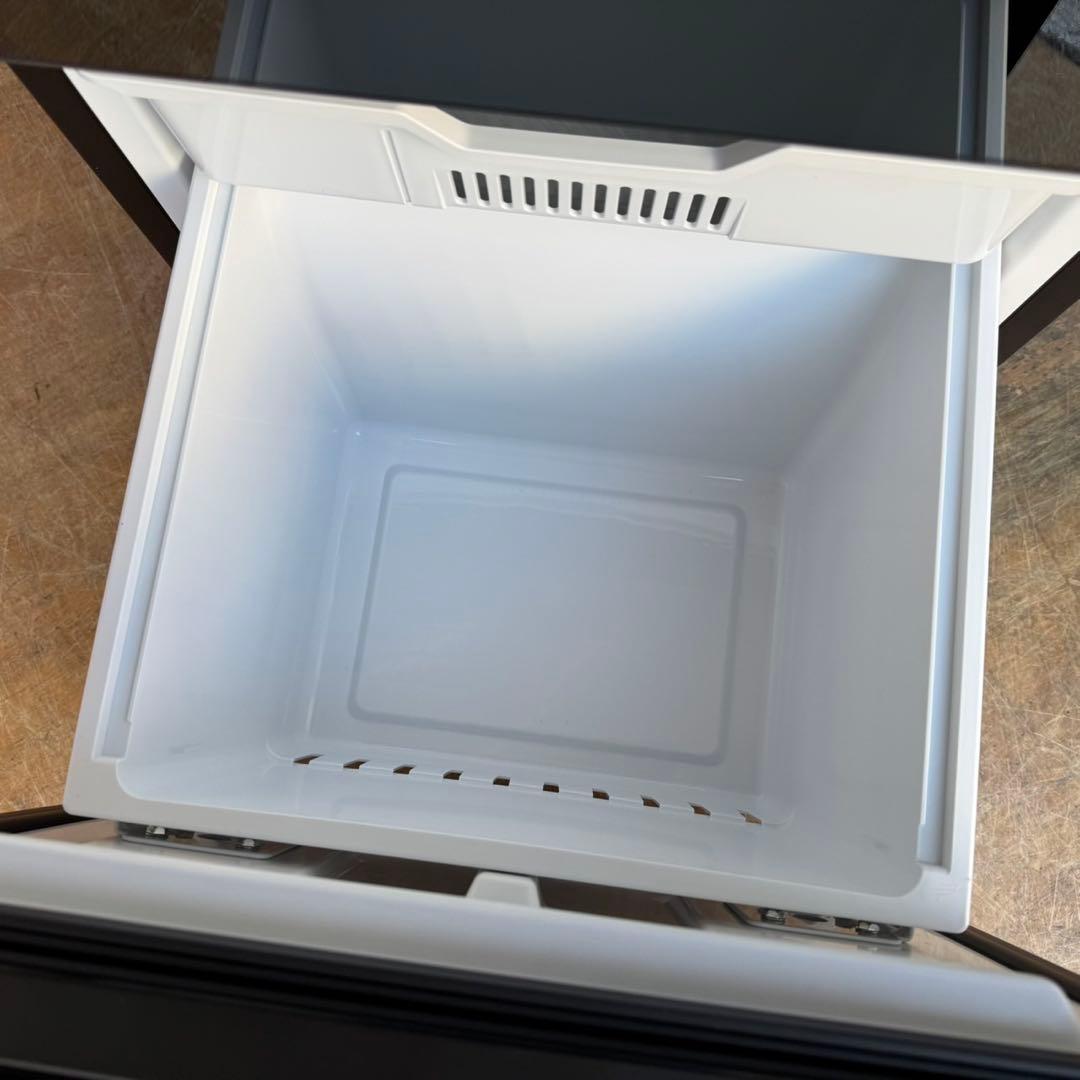 59⭐️2023年製★ハイセンス　冷蔵庫　ミラー　ブラック　鏡　右開き　一人暮らし