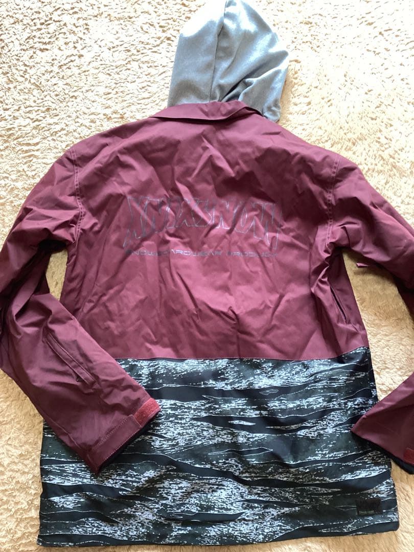 新品　xnixフェニックス　赤茶色Ｘ黒迷彩　メンズＭ　スノボウェアスキーウェア