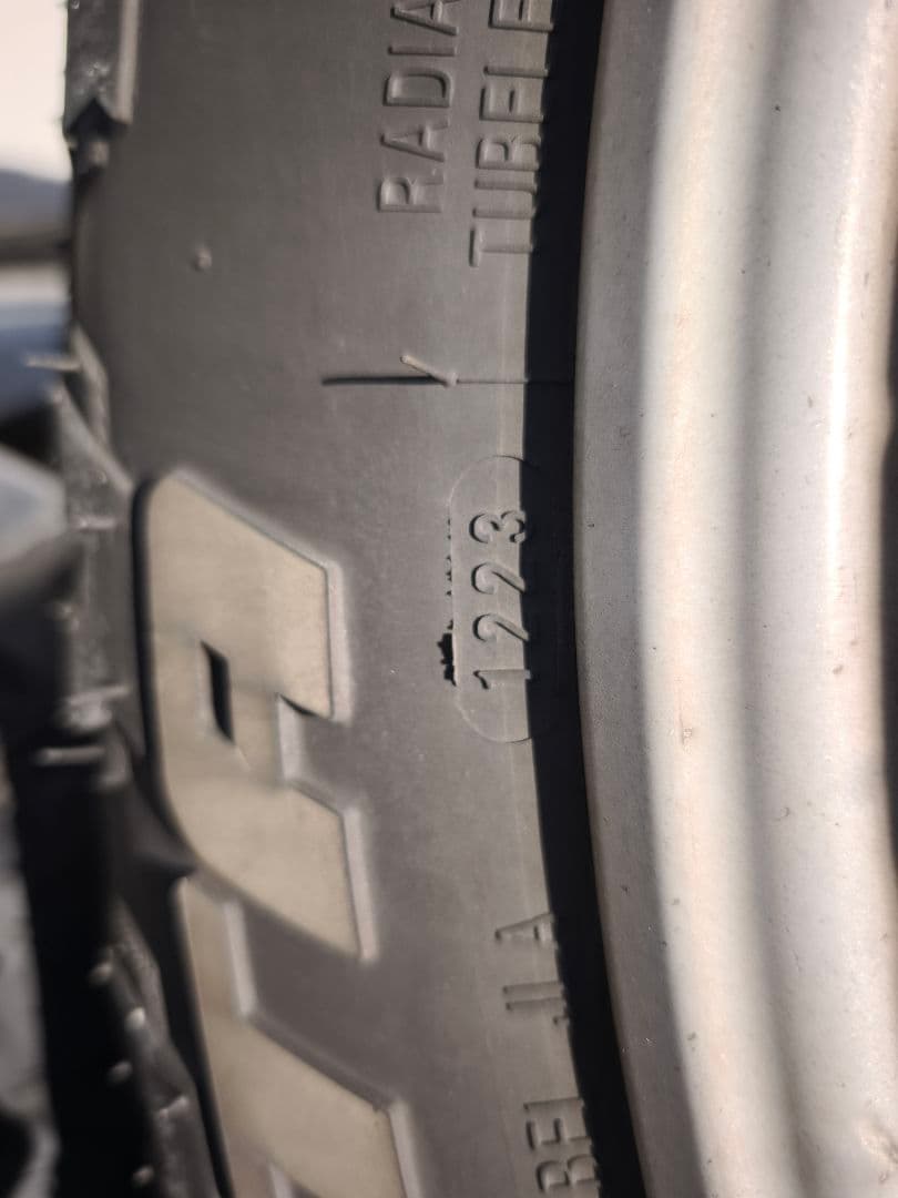 カミラ様　ポルシェ　カイエン　18インチ　ホイールタイヤ 4本セット　溝残有り