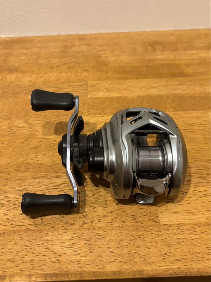 ALPHAS SV TW 7.1 ベイトリール シルバー
