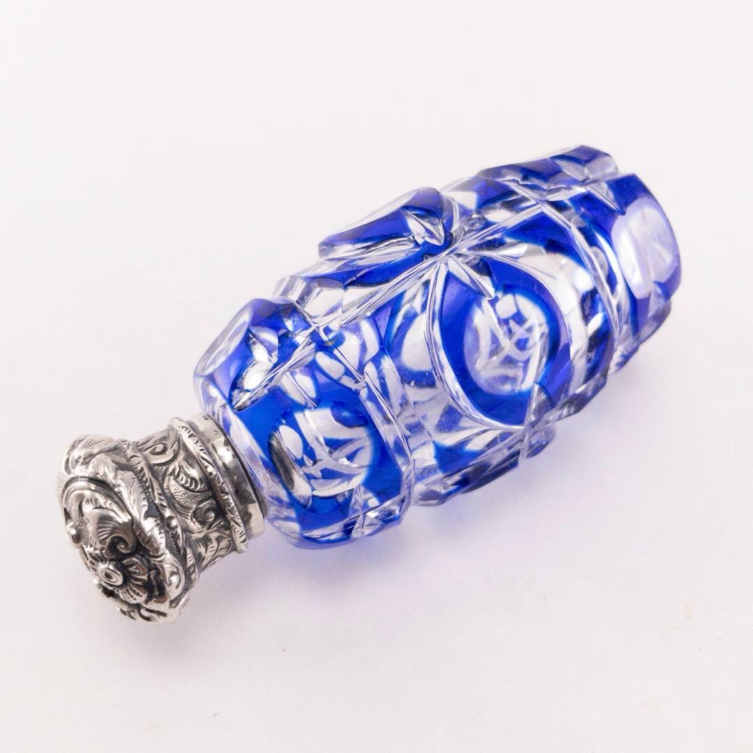 英国製 純銀蓋 19世紀 アンティーク ブルー カットグラス 香水瓶