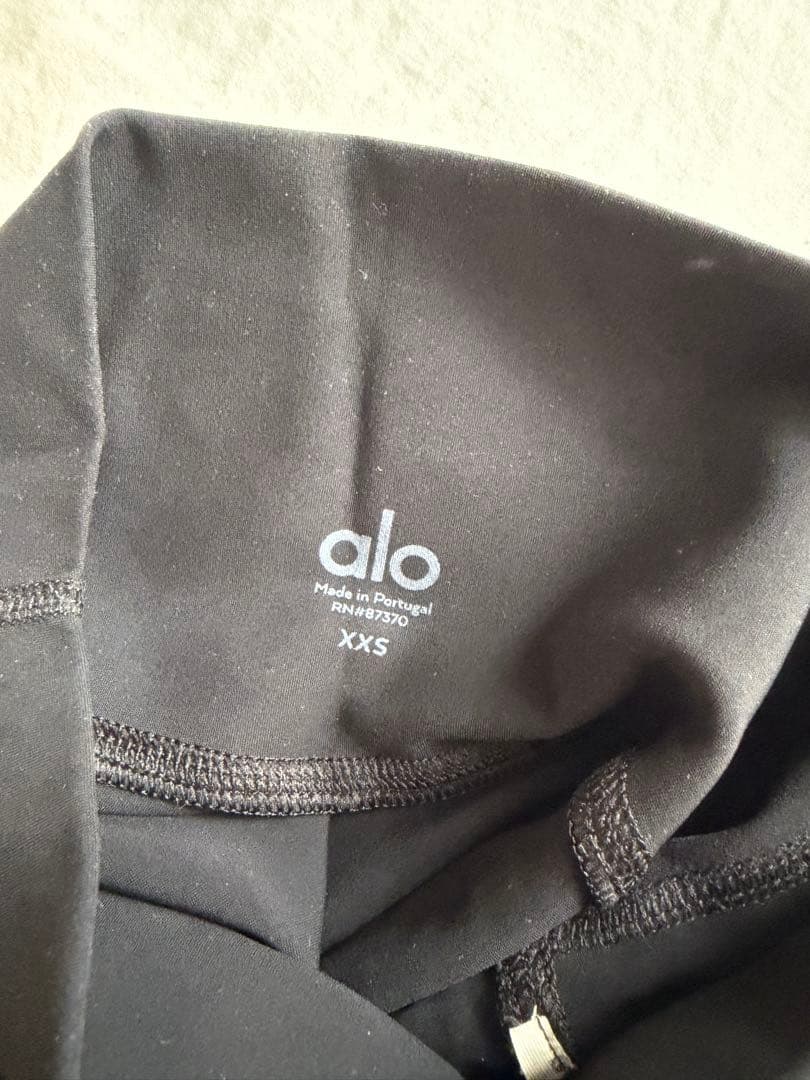 alo yoga XXS ダメージレギンス　日本未入荷