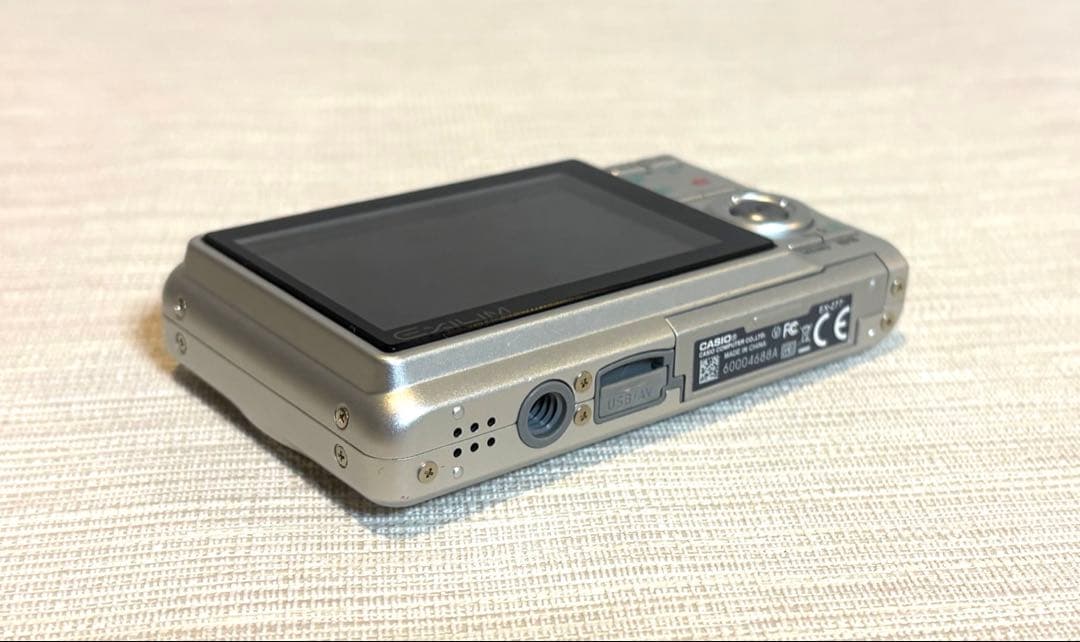 【美品】CASIO デジカメ EXILIM EX-Z77 シルバー
