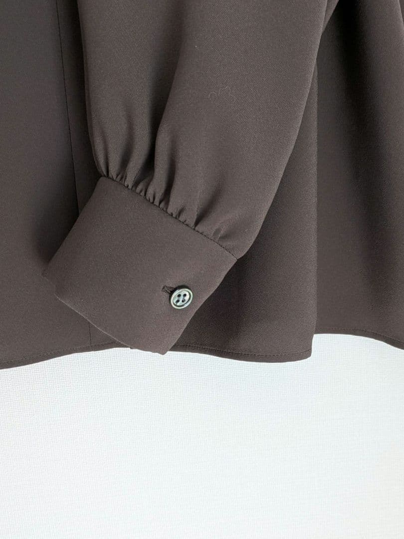 美品 セオリーリュクス 洗えるツイストカラーブラウス ダスティセダー 38