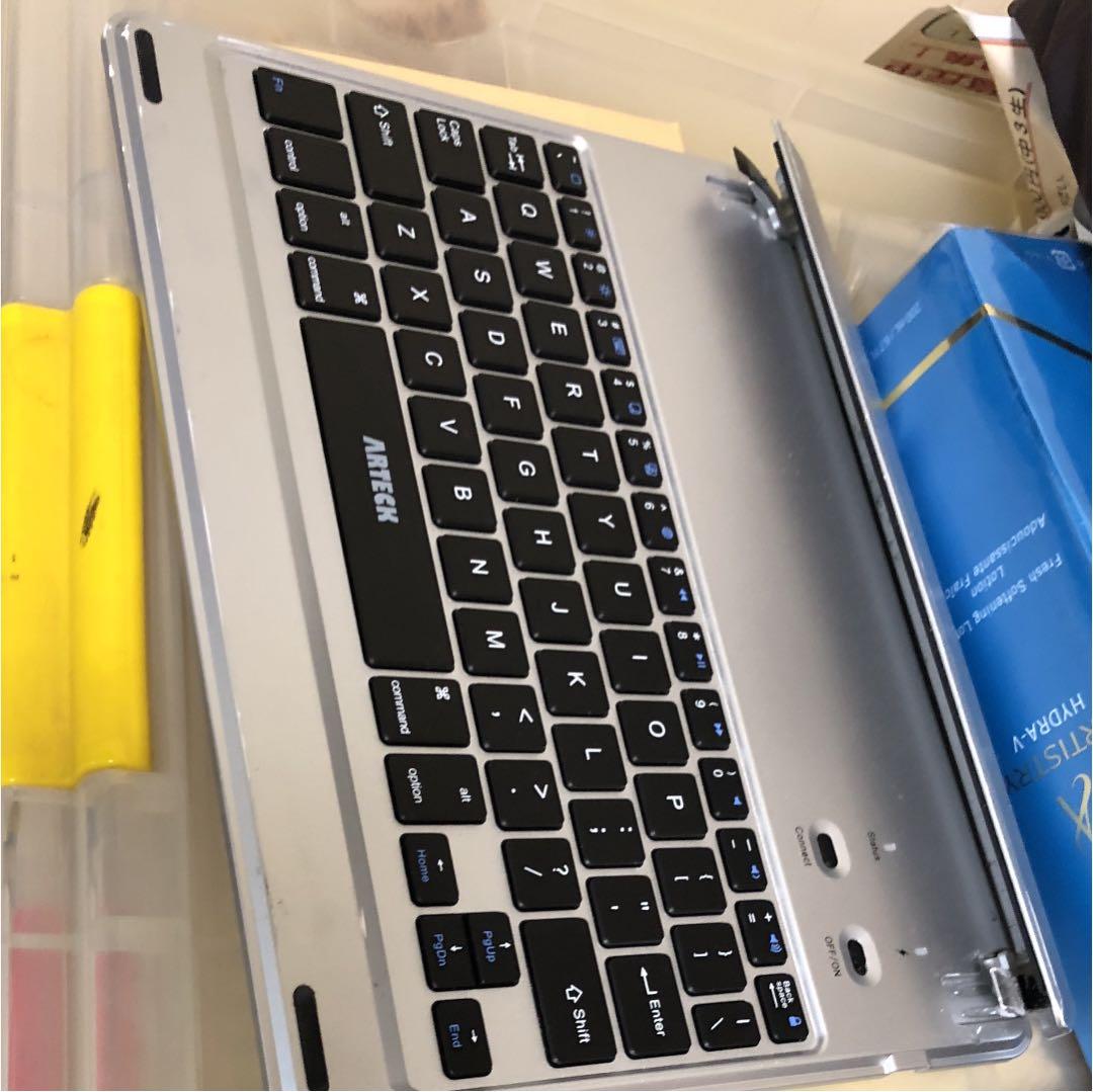 iPad 9.7 32GB、キーボード付き