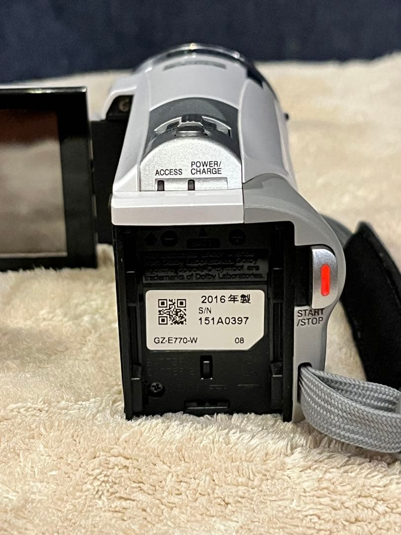 【良品】JVC ビデオカメラ　GZ-E770-W バッテリー3個付き