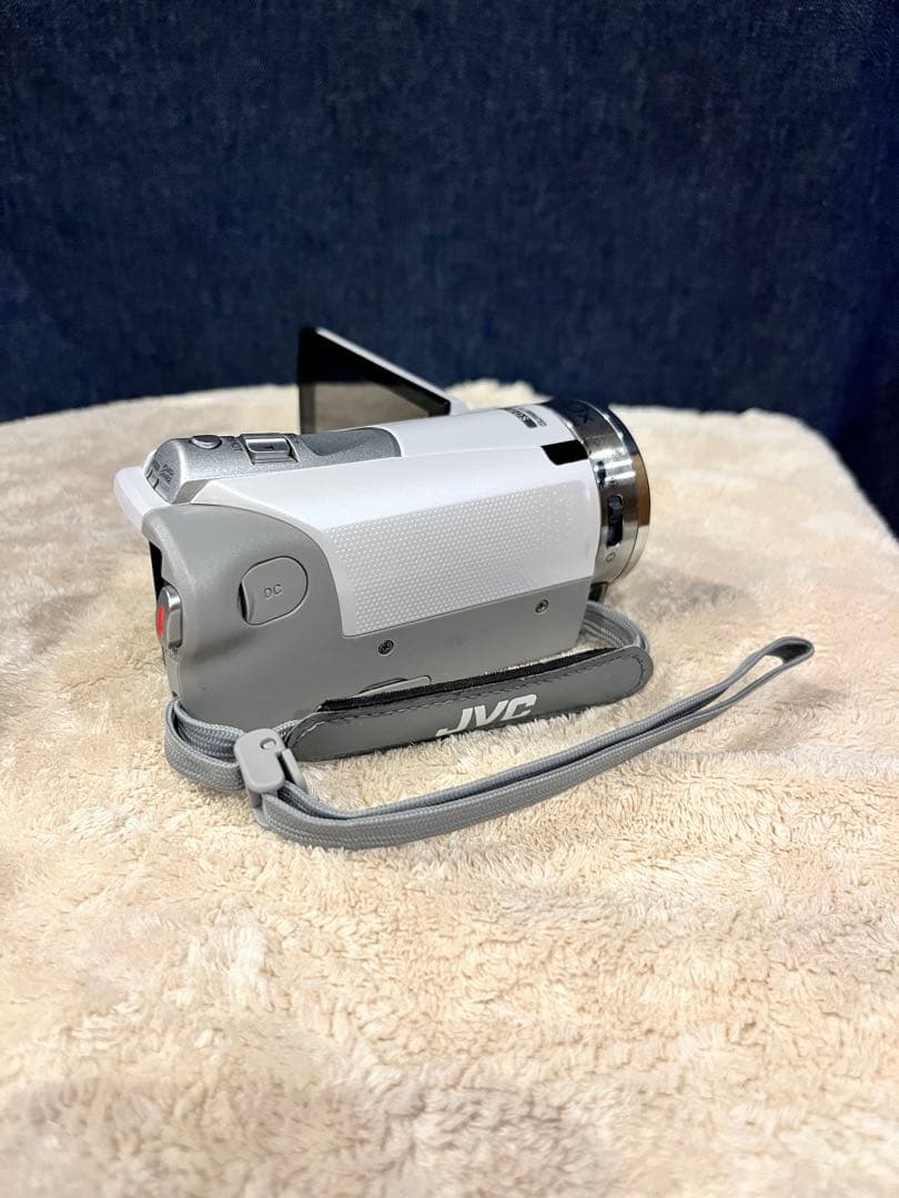 【良品】JVC ビデオカメラ　GZ-E770-W バッテリー3個付き