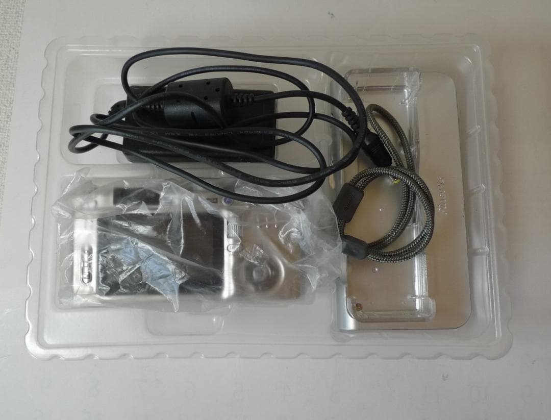 美品★Fujifilm FinePix F810 コンパクトデジタルカメラ動作品