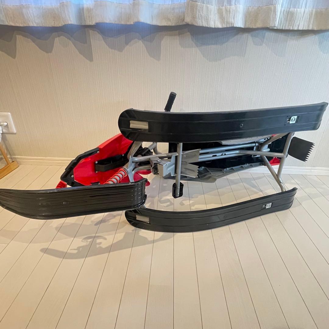 ヤマハ　スノーモービル型　ソリ　レッド　子供用