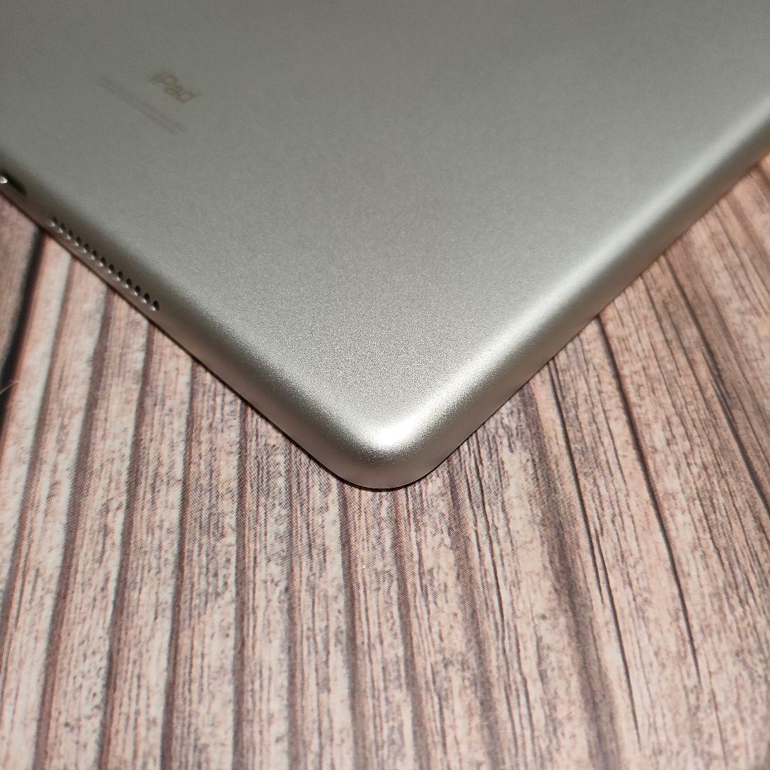 iPad 第8世代 32GB シルバー SIMフリー 超美品 バッテリー96%