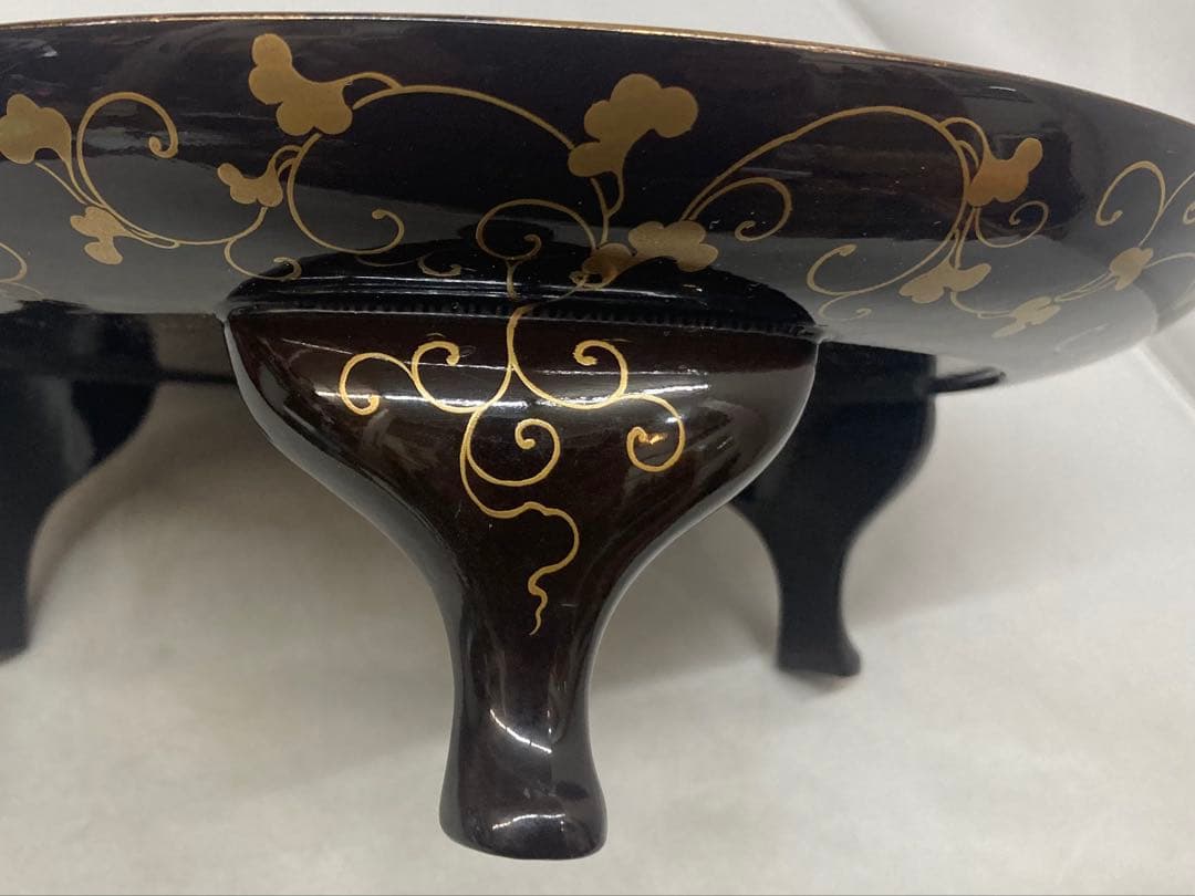 B541b 黒漆塗「三足秋草図菓子盆」桐箱付　作者不詳　時代不祥　時代物