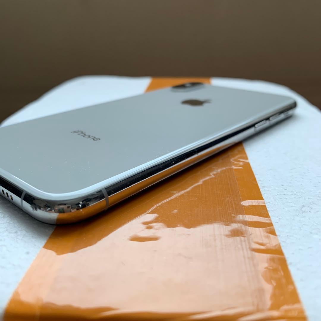 iPhoneXs 本体　64GB シルバー　simロックなし　非純正バッテリー