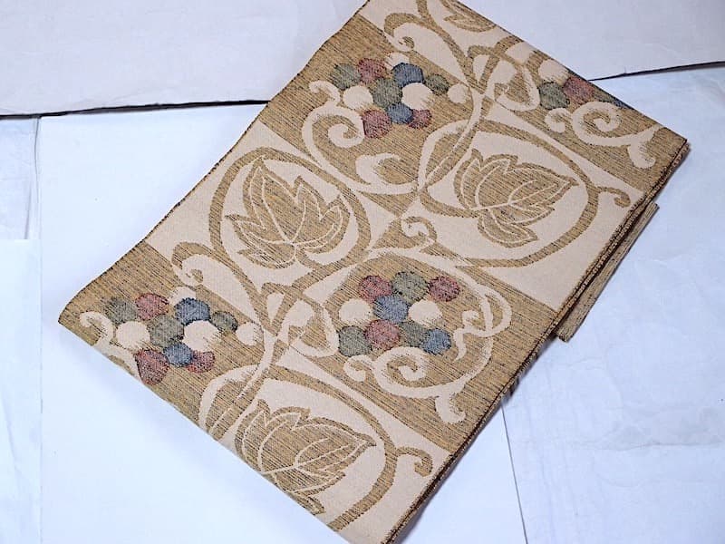 西陣織　紬八寸名古屋帯（市松に葡萄葉文）長366　三幸織物　正絹美品