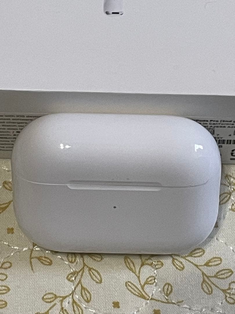 AirPods Pro（第2世代）MagSafe対応充電ケース カバーおまけ付き