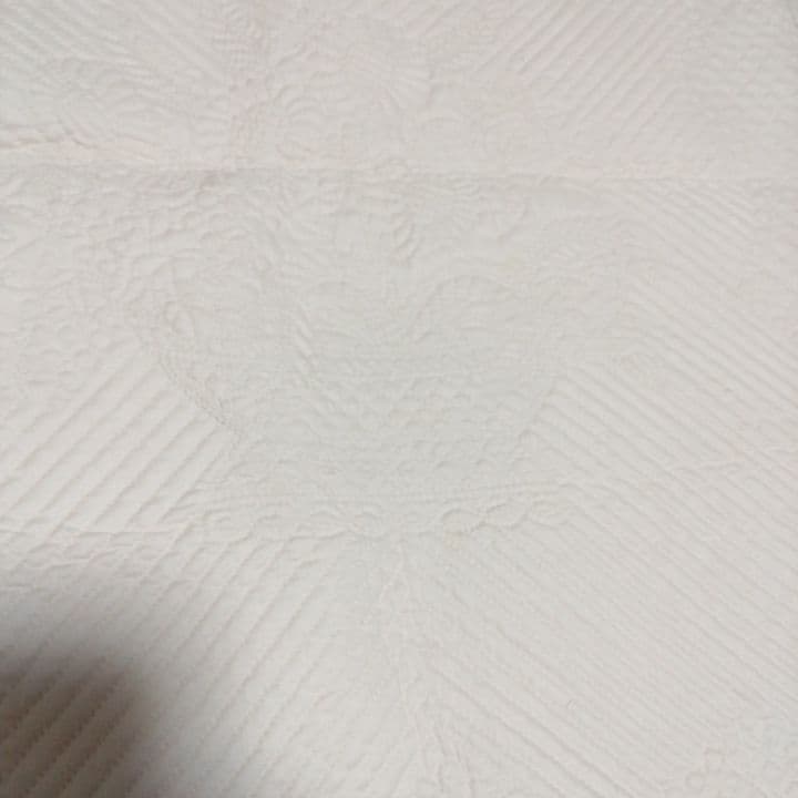 淡いピンクの布も使ったホワイトキルト