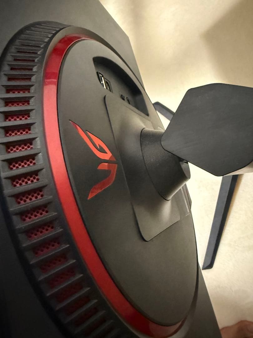 LG ディスプレイ ROG ロゴ付き 本体