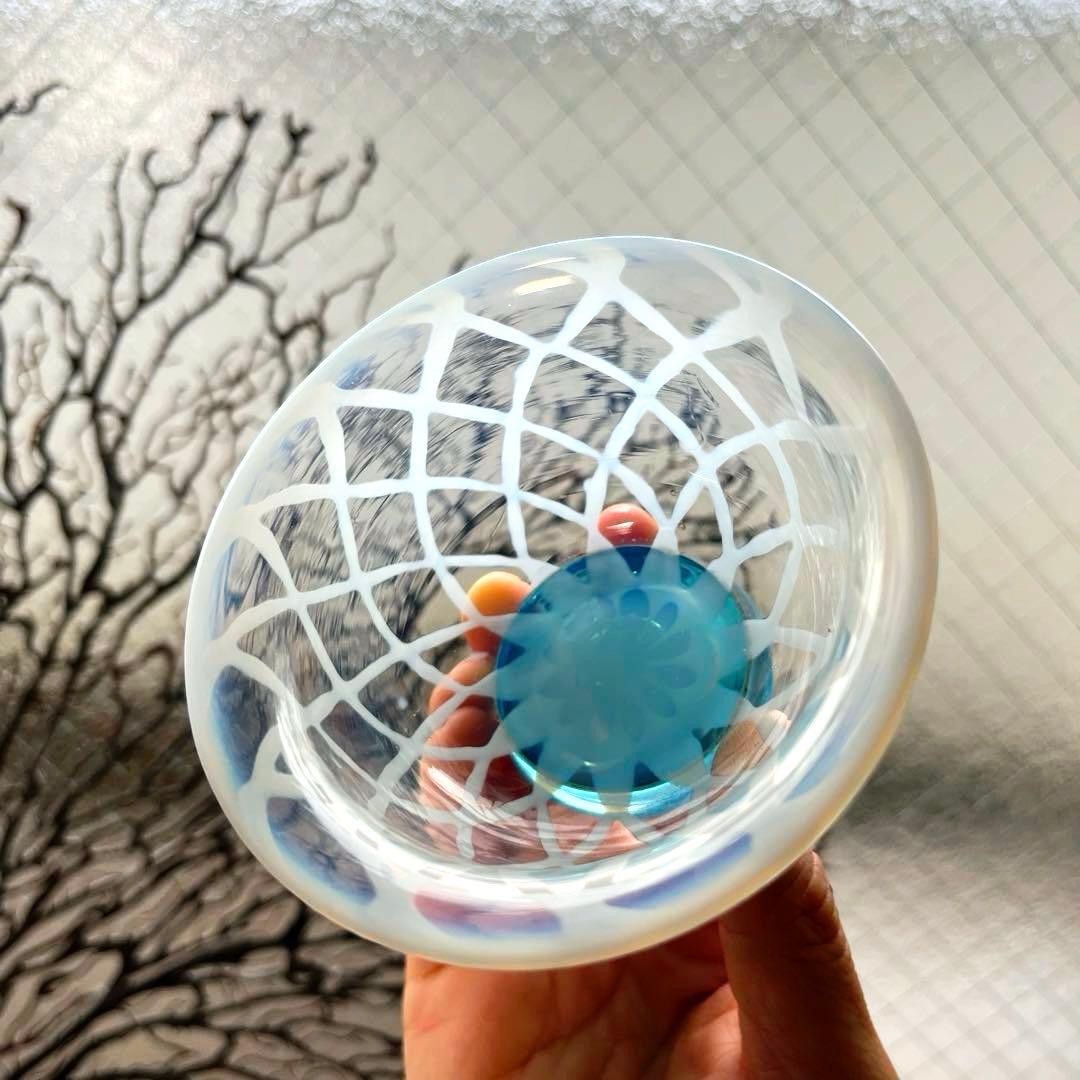 骨董　時代ガラス　超希少　白網目紋　水色台座　反り口　氷コップ　ウランガラス