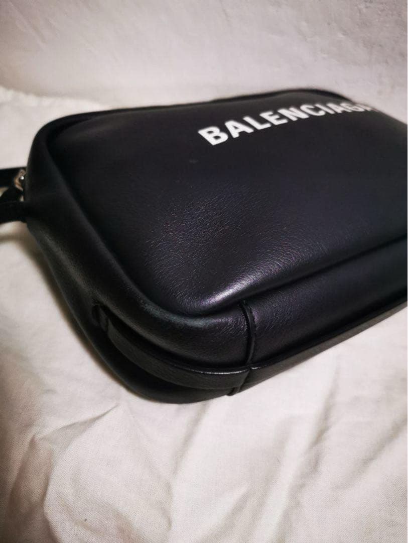 【値下げ】バレンシアガ　カメラバッグ　ショルダーバッグボディバッグ