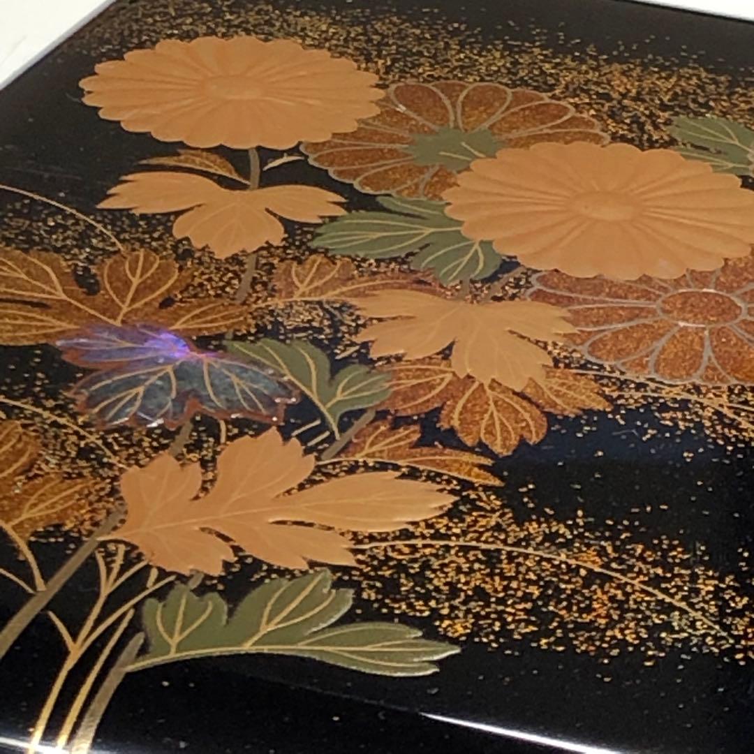 煙草入れ　木製漆器　金蒔絵　菊図　小物入れ