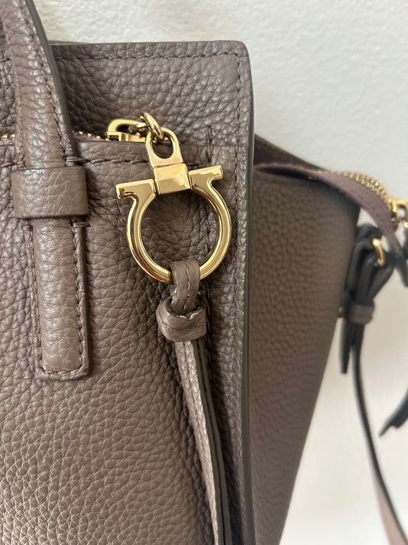 レ*ん様 サルヴァトーレフェラガモ　エイミー